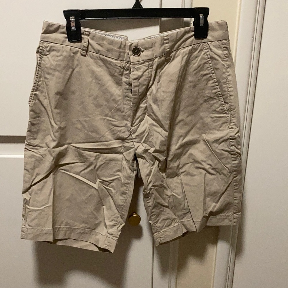 Men’s khaki shorts